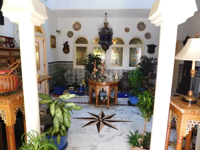 Venta - villa de lujo - Torrevieja - 6 dormitorios - 5 baños - 328 m2 - parcela 1066 m2 - piscina - garaje — 3