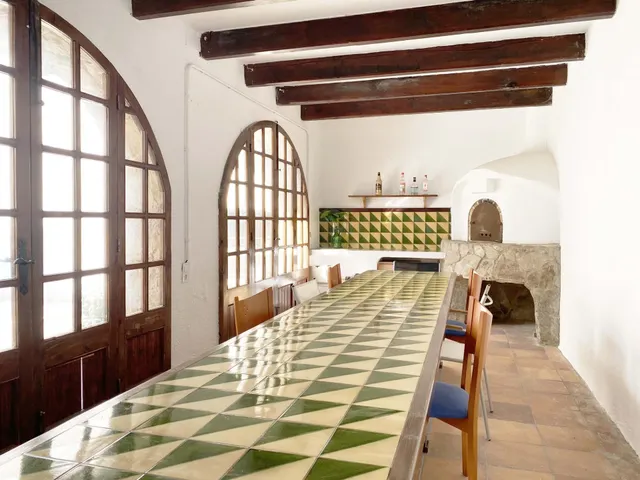 Chalet adosado en venta en Calle de Regàs — 44