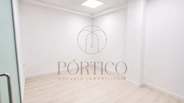 ¡Gran Oportunidad! Amplio local en O Porriño. — 15