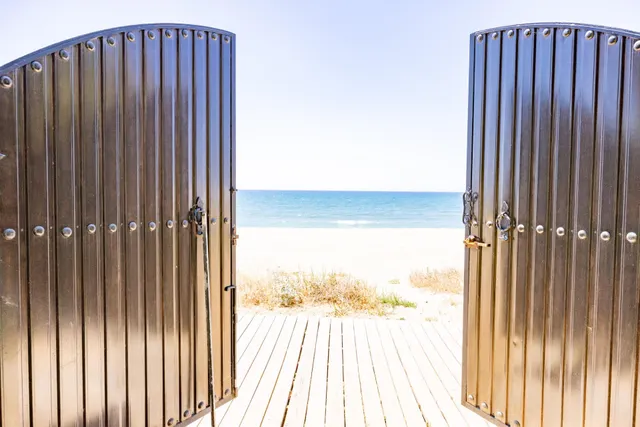 ESPECTACULAR VILLA DE LUJO EN ALQUILER EN 1ª LÍNEA DE PLAYA DE CABOPINO CON MARAVILLOSAS VISTAS AL MAR — 16