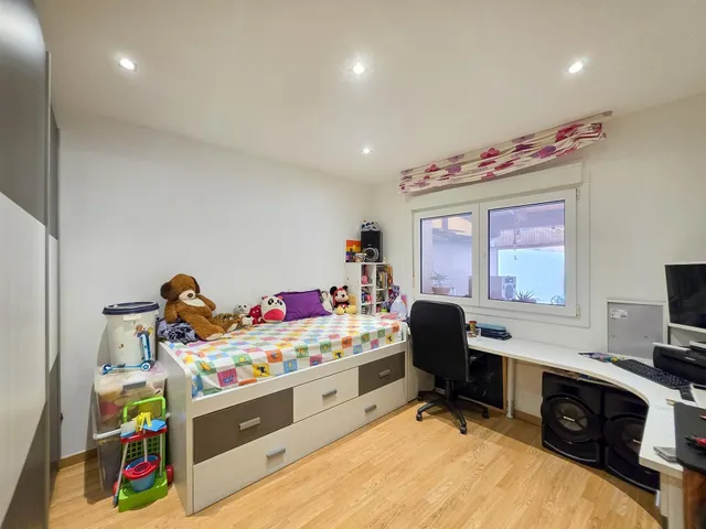 Precioso chalet adosado de 4 dormitorios con piscina privada y garaje en Carranque — 32
