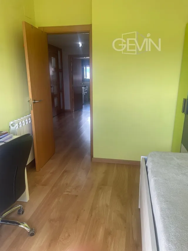Piso de VPO, con Parking y trastero — 11