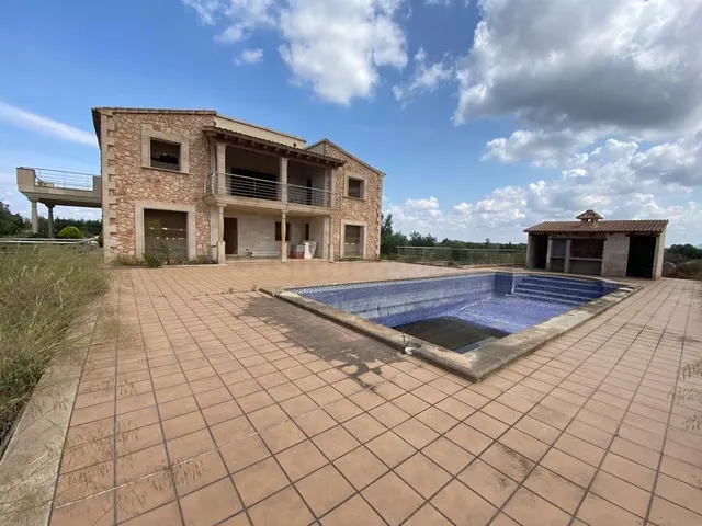 Finca rústica con edificación por terminar