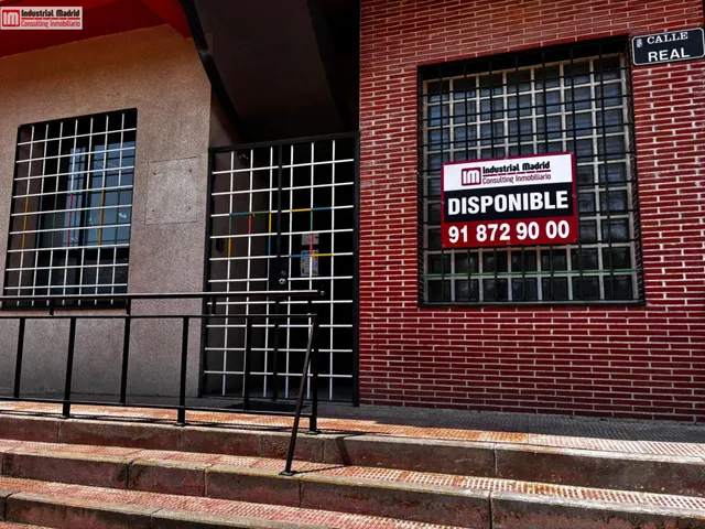 ¡Amplio local comercial con patio y accesibilidad para todos! — 2