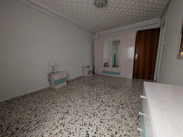 4 DORMITORIOS ,,, PISO ,, CERCA DE LA UNIVERSIDAD — 17