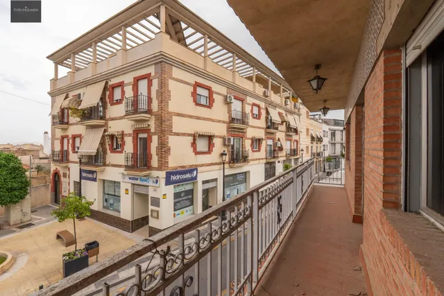 SE VENDE CASA CON UNA PARCELA DE 518 m2 (EN EL CENTRO DE LOS OGÍJARES). — 23