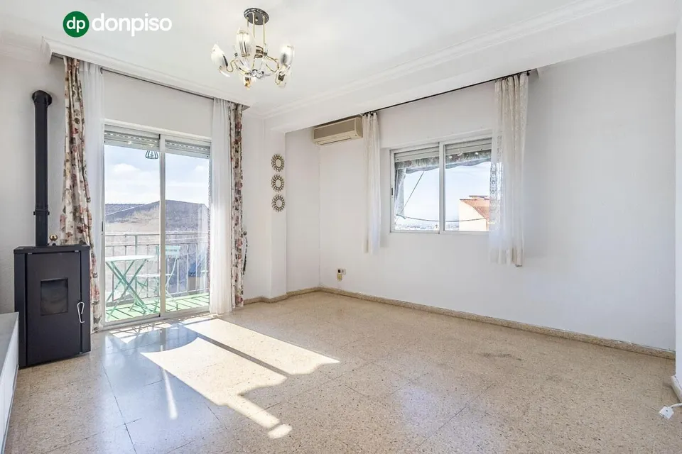 Magnífico piso ideal para invertir o para vivir sin vecinos y con vistas despejadas.