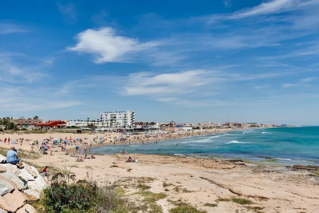 PISO EN PLANTA BAJA CON AMPLIA TERRAZA Y PISCINA EN VIÑAMAR 4, LA MATA — 28