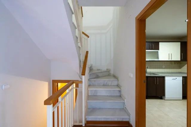Ponemos a la venta esta preciosa casa en Urbanizacion cerrada, con zonas comunes y piscina comunitaria. — 24
