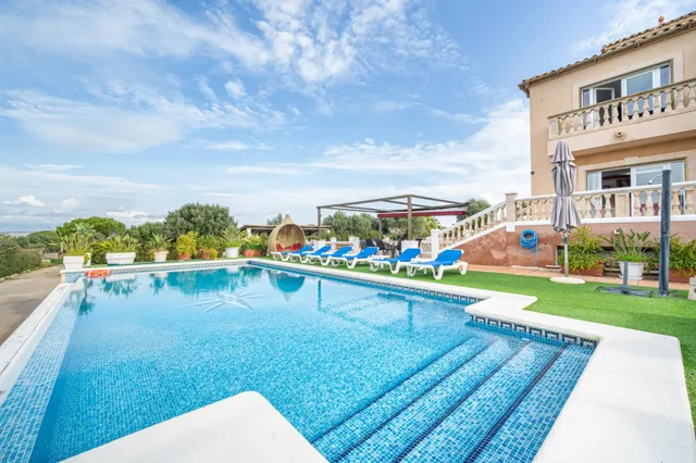 Exclusivo chalet con gran parcela, piscina y múltiples terra - foto 3