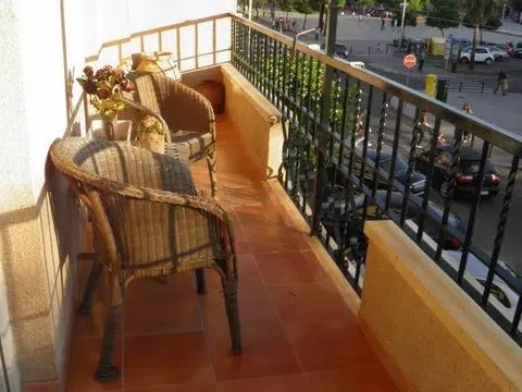 AMPLIO PISO DE 150 m2 EN ZONA ZOCO – PISCINA Y GARAJE INCLUI - foto 4