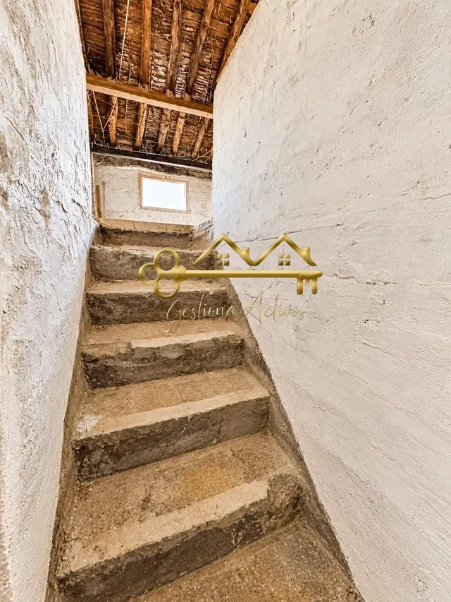 ENCANTADORA CASA DE PUEBLO CON PATIO Y MUCHO ENCANTO — 11
