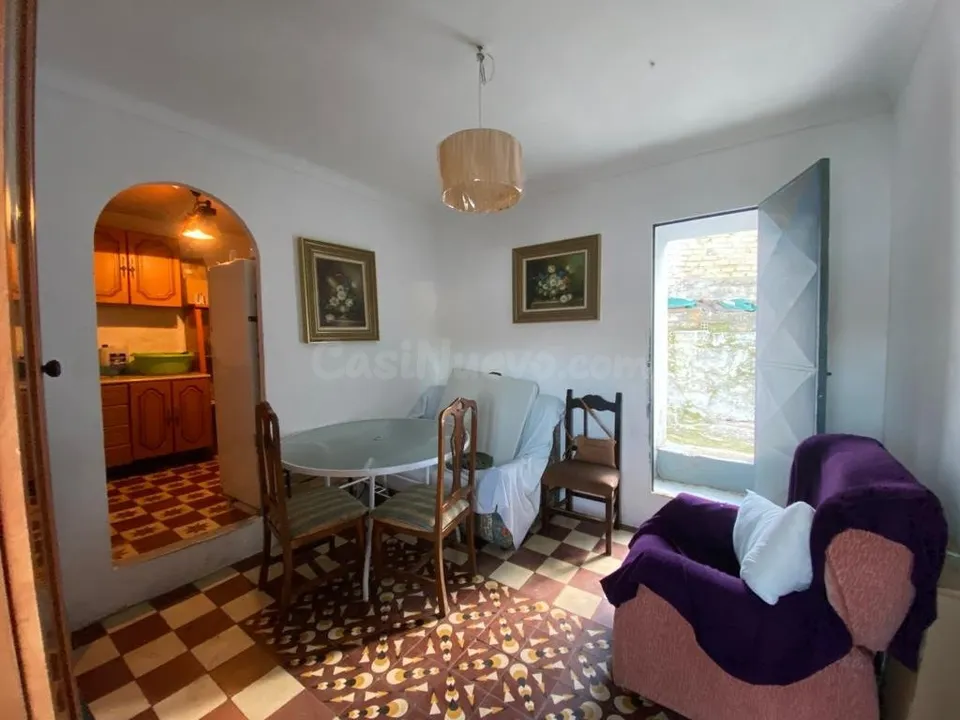 VENTA AMPLIA CASA CON TERRAZA