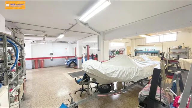 VENTA DE TALLER MECANICO O LOCAL DE 140 M2 CON PUERTA AUTOMATICA, VADO, ventilación Y LUZ NATURAL — 10