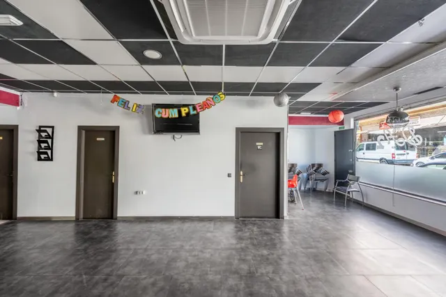Se Vende Local Comercial Bar-Cafetería Calle Almería 9 — 23