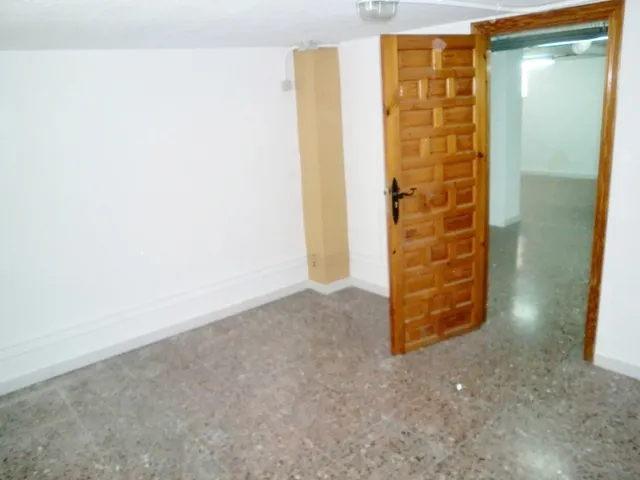 Chalet independiente en Murcia capital con parcela de 2.500 m2, piscina y 8 dormitorios — 23