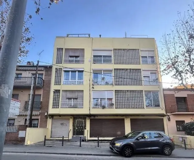 Se vende PISO OKUPADO en Avenida Canovelles 8 de Canovelles 