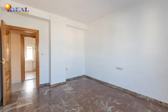 Casa en esquina en venta en Las Gabias — 36