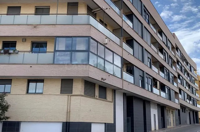 VENTA LOCAL COMERCIAL EN BRUTO CON GRAN POTENCIAL EN UTIEL - foto 3