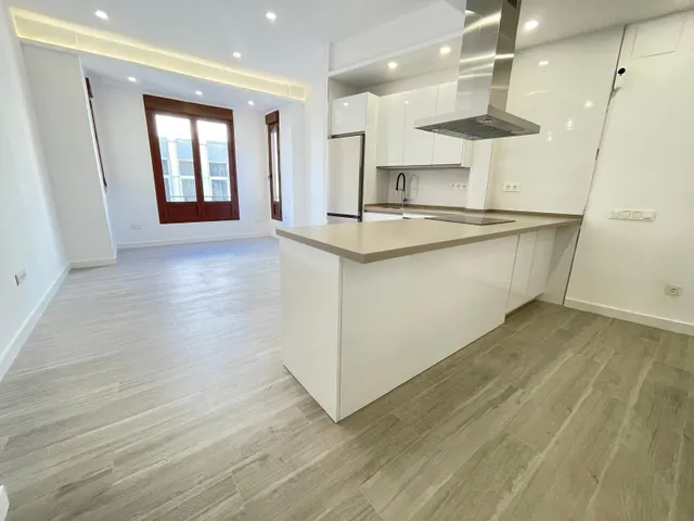 Fantastico apartamento  totalmente reformado a estrenar en centro histórico  de Málaga — 2