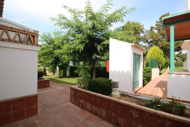 Exclusivo adosado de 3 plantas en Hoyo 14 junto al Campo de Golf – Nuevo Portil — 43