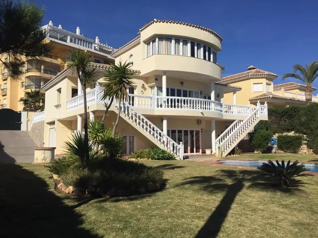 Villa 6 dormitorios con vistas al mar en La Cala de Mijas — 41