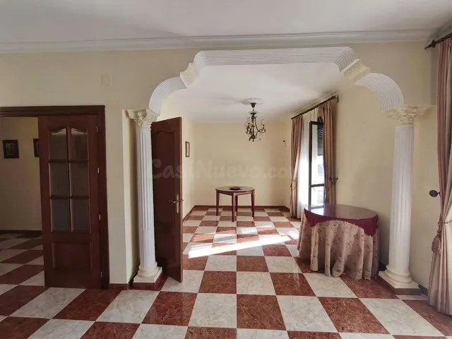 VIVIENDA UNIFAMILIAR CON COCHERA EN PEDRO ABAD! - foto 3