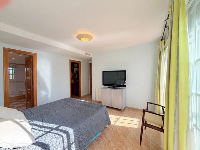 CHALET EXCLUSIVO EN ALZABARES ELCHE, CON PISCINA, ALTAS CALIDADES Y A SOLO 2 KM DEL HOSPITAL — 43