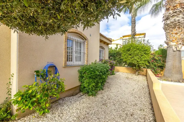 Montilla, Acogedor Chalet Pareado con garaje cerrado y 394m2 de parcela — 31