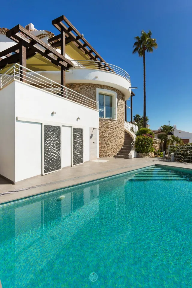 Villa Peñón. Villa con vistas panorámicas a la costa y orientación sur en venta en Benissa. — 18