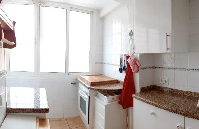 Amplio piso con vistas al mar y 4 dormitorios en 1 Línea playa Levante. — 24