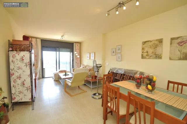 Ático de 2 habitaciones con vistas al mar, parking y piscina - foto 3