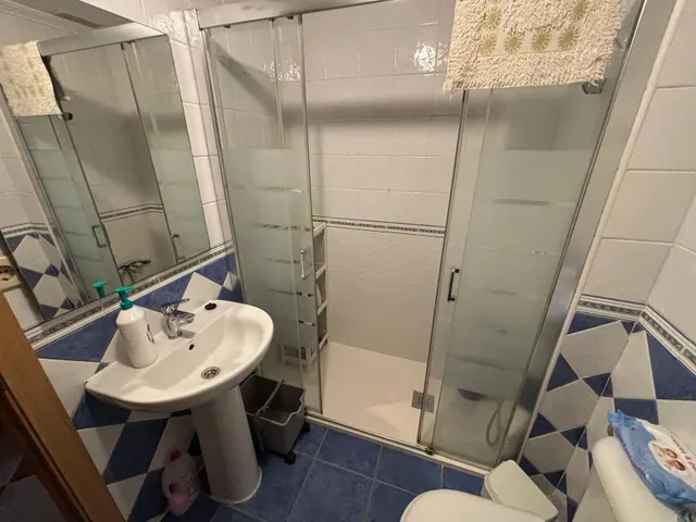 Se vende piso en planta baja, zona las canteras. — 11