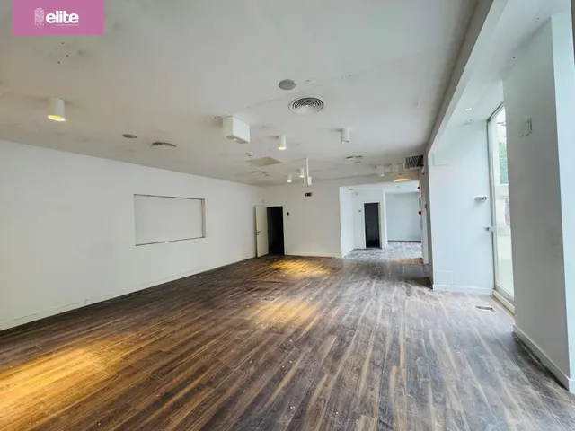 MAGNIFICO LOCAL COMERCIAL EN PLENO CENTRO DE JEREZ — 13
