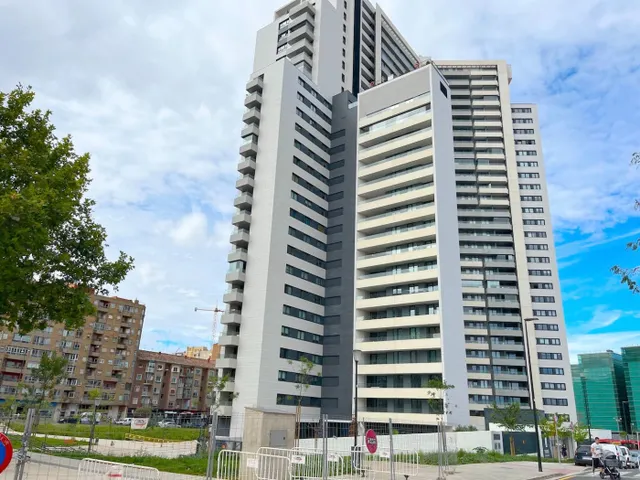 AVDA NAVARRA - 270 m2 de LOCALES COMERCIALES A PIE DE CALLE. — 31