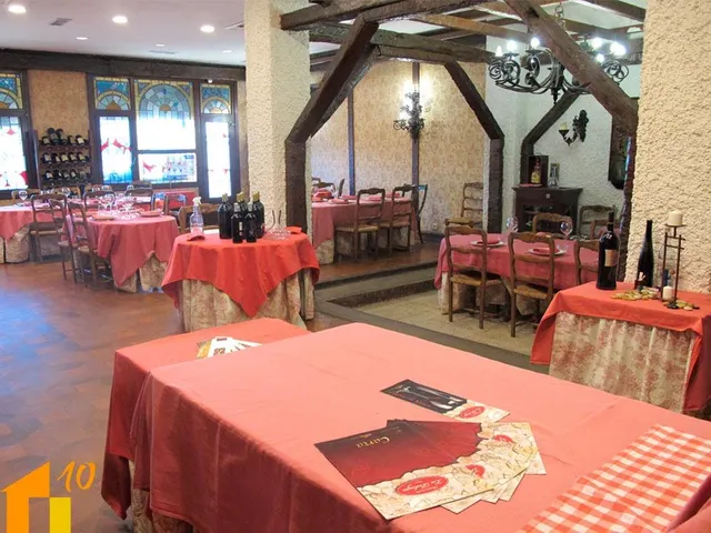 Se alquila o vende Bar Restaurante en avd. Constitucion — 10
