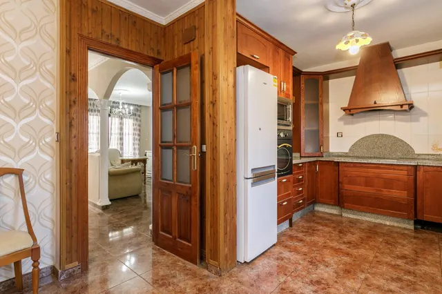 ¡OPORTUNIDAD EN ÍLLORA! Amplia casa adosada con parking y zonas verdes ✨ — 6