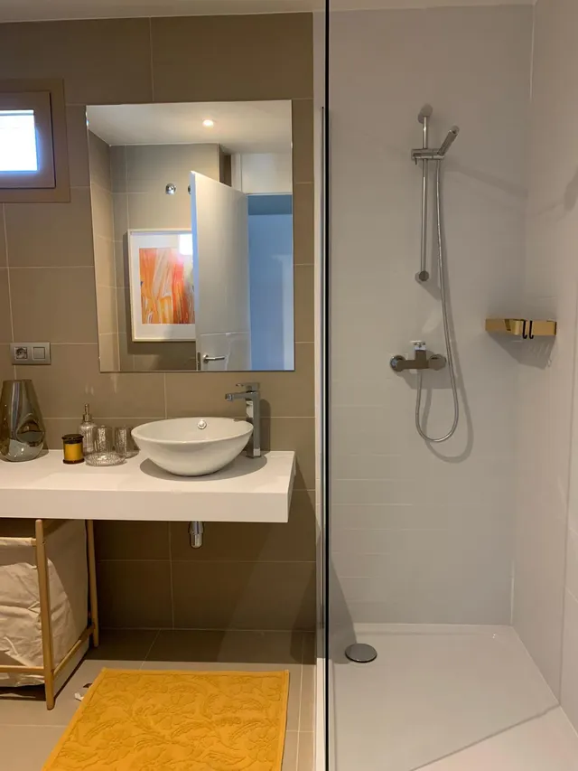 se alquila apartamento de 2 dormitorio 2 baños,  parking incluido con vistas al mar — 13