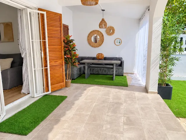 Tu rincón de sol en la mata: bungalow recién reformado con amplio jardín orientado al sur y a solo 450 metros de la playa — 2