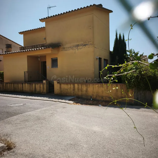 CASA UNIFAMILIAR CON GARAJE EN LA URBANIZACIÓN GRANJA DE MONTGRÍ — 5
