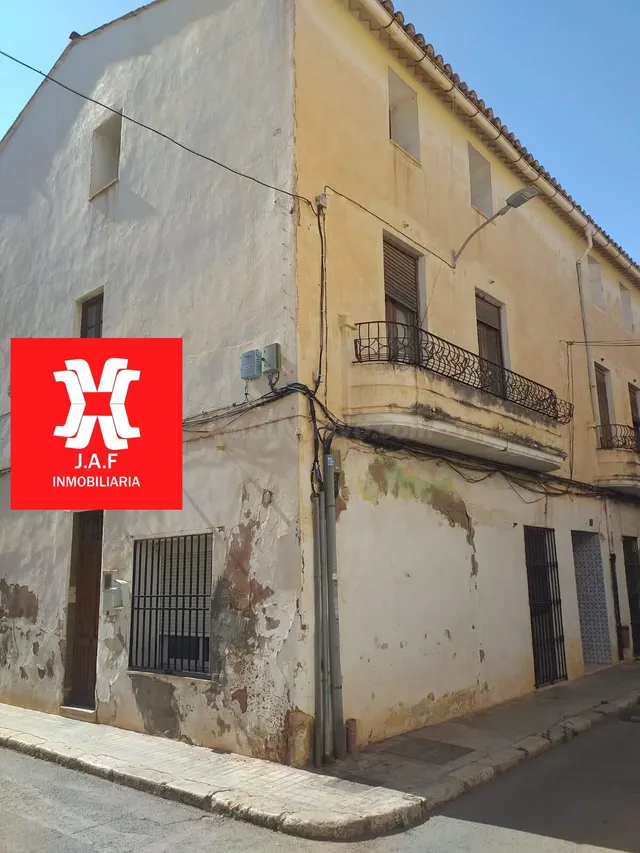 J.A.F INMOBILIARIA DISPONE A LA VENTA DE ESTA CASA DE PUEBLO