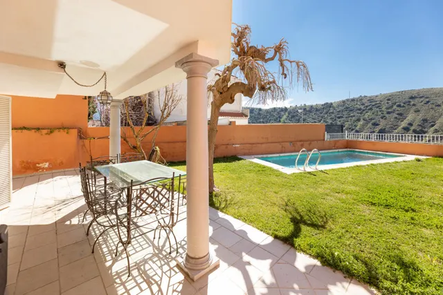 PRECIOSA CASA EN CARRETERA DE LA SIERRA — 28