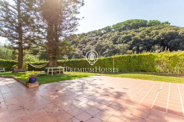 Casa independiente con piscina interior y jardín en venta en Calella — 21
