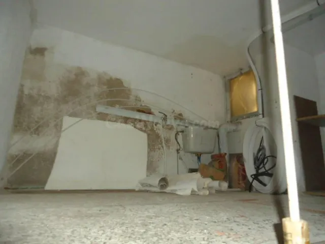 EDIFICIO EN VENTA CON DOS LOCALES Y CINCO VIVIENDAS - foto 4