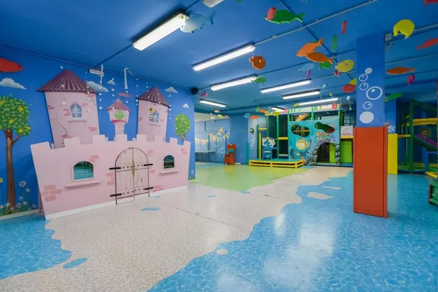 Local comercial 300m² en venta - LA PUNTICA — 12