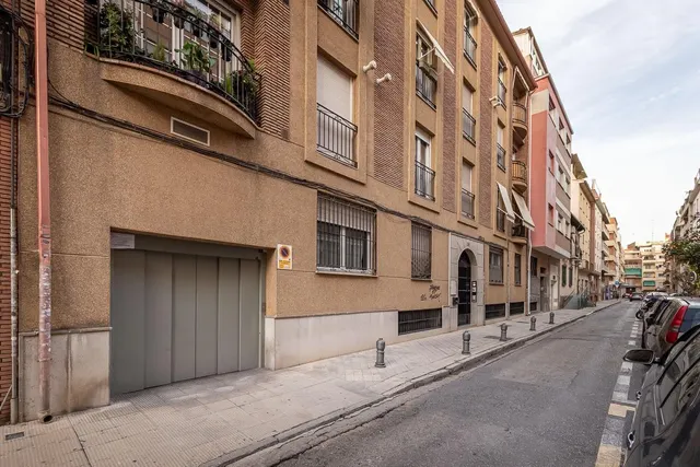 MAGNIFICA PLAZA DE GARAJE EN BARRIO FIGARES - JUNTO A CALLE ALHAMAR — 9