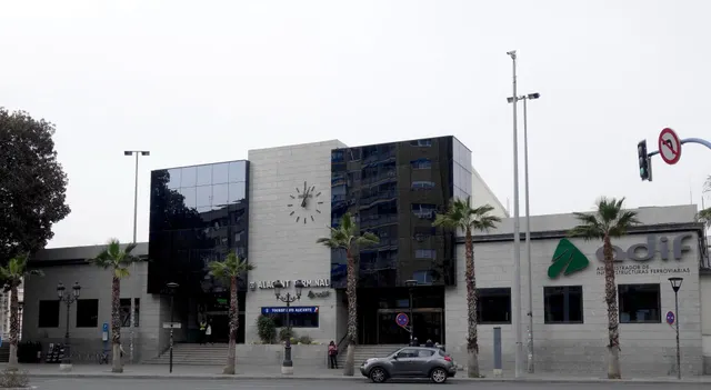 Amplio Local Comercial en San Nicolás de Bari - Benisaudet, Alicante por 99.000€ — 15