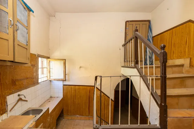 Casa para reformar en el centro de Lanjarón con gran potencial de inversión — 36