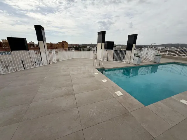 Luminoso apartamento semi-nuevo con terraza, piscina y parki - foto 5