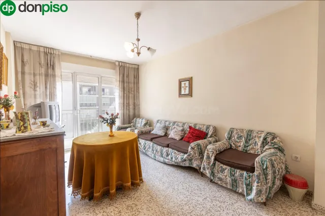 Piso con terraza y gran potencial junto a Camino de Ronda — 4